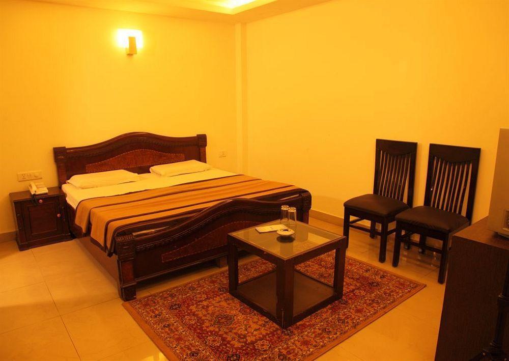 Hotel Lohmod At National Highway 8 - Free Airport Transffer New Delhi Exterior foto