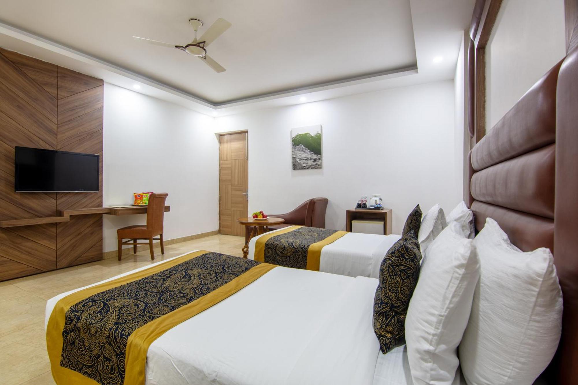 Hotel Lohmod At National Highway 8 - Free Airport Transffer New Delhi Exterior foto