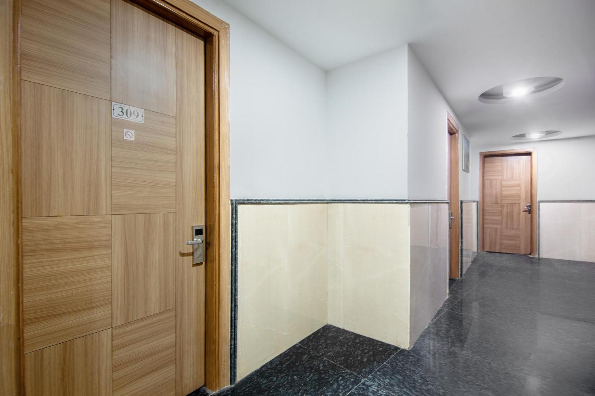 Hotel Lohmod At National Highway 8 - Free Airport Transffer New Delhi Exterior foto