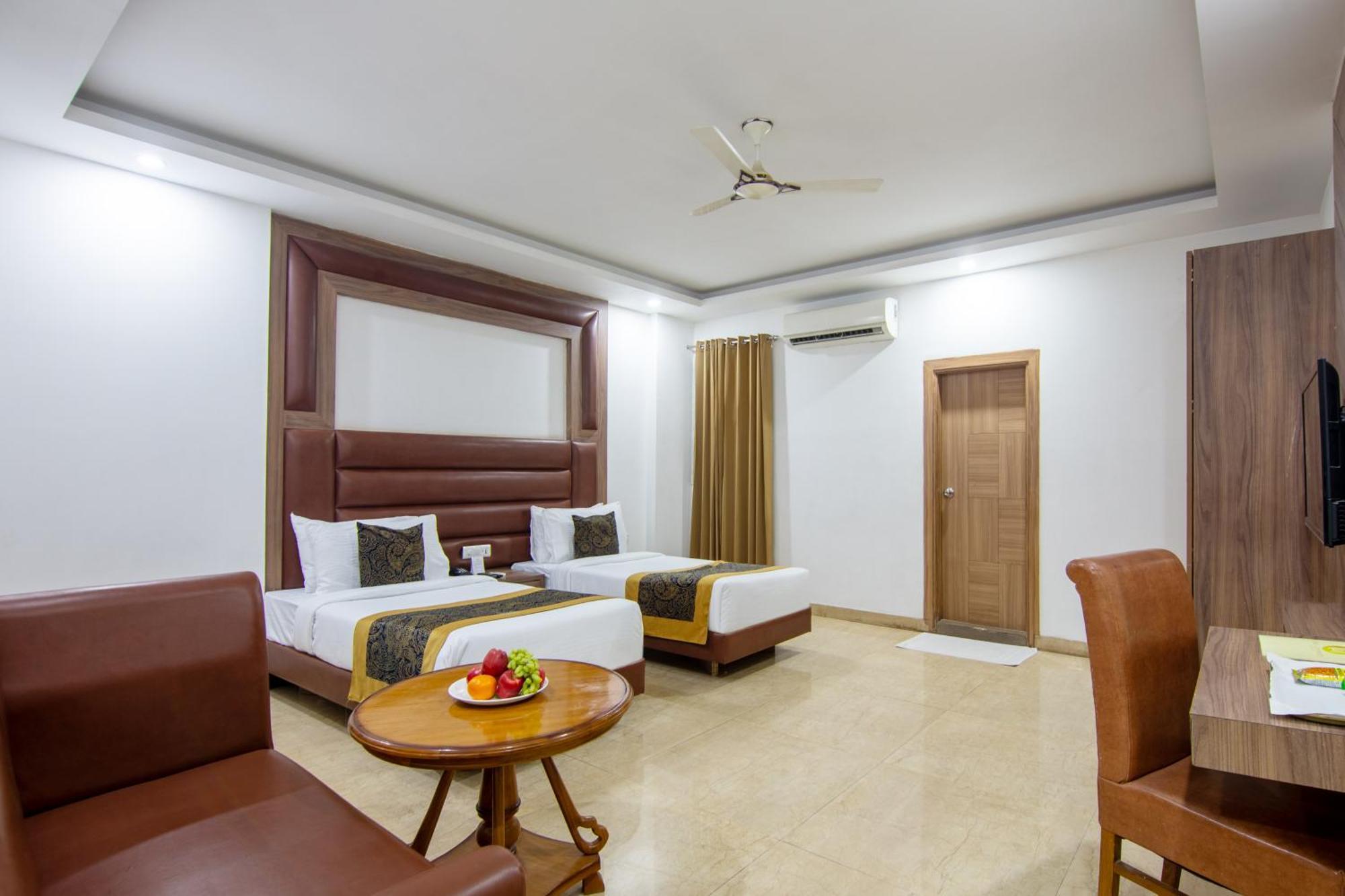 Hotel Lohmod At National Highway 8 - Free Airport Transffer New Delhi Exterior foto