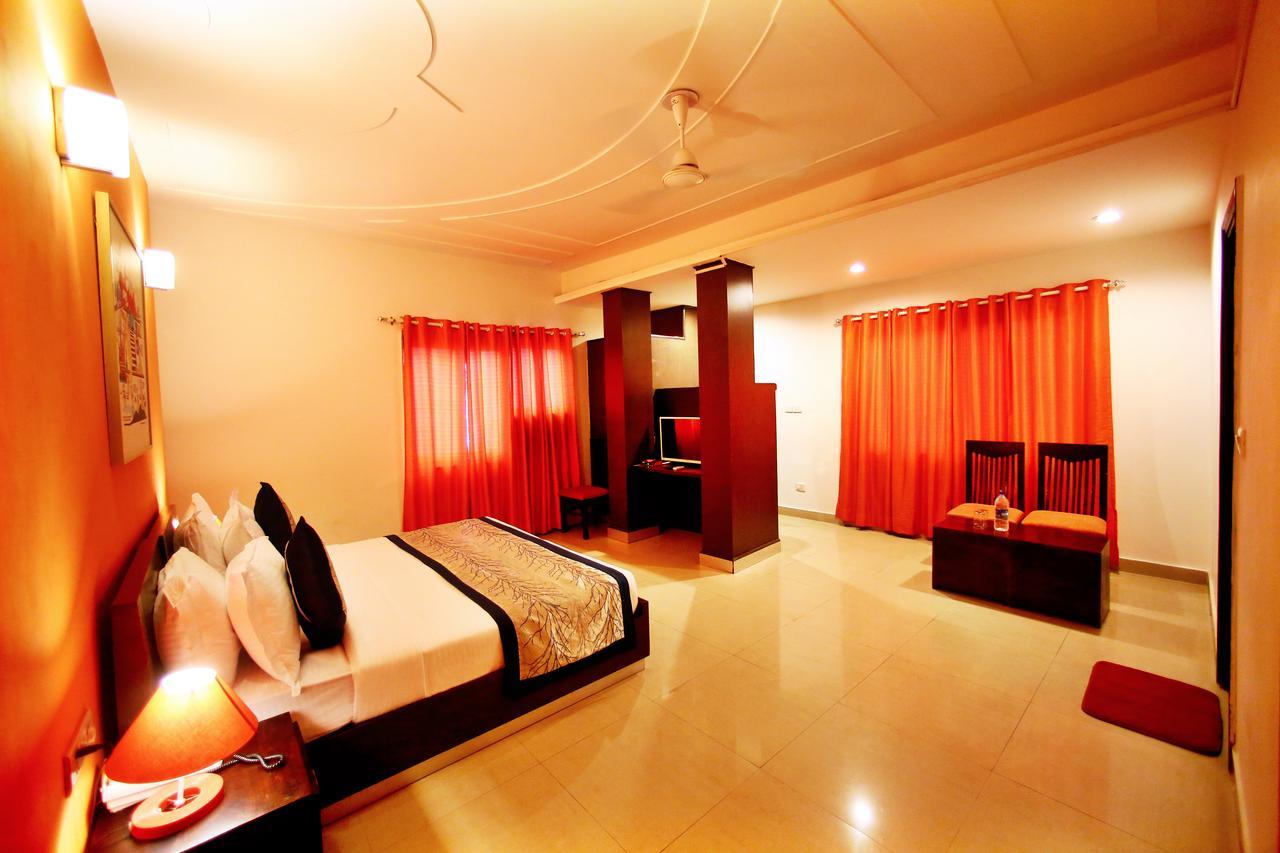 Hotel Lohmod At National Highway 8 - Free Airport Transffer New Delhi Exterior foto