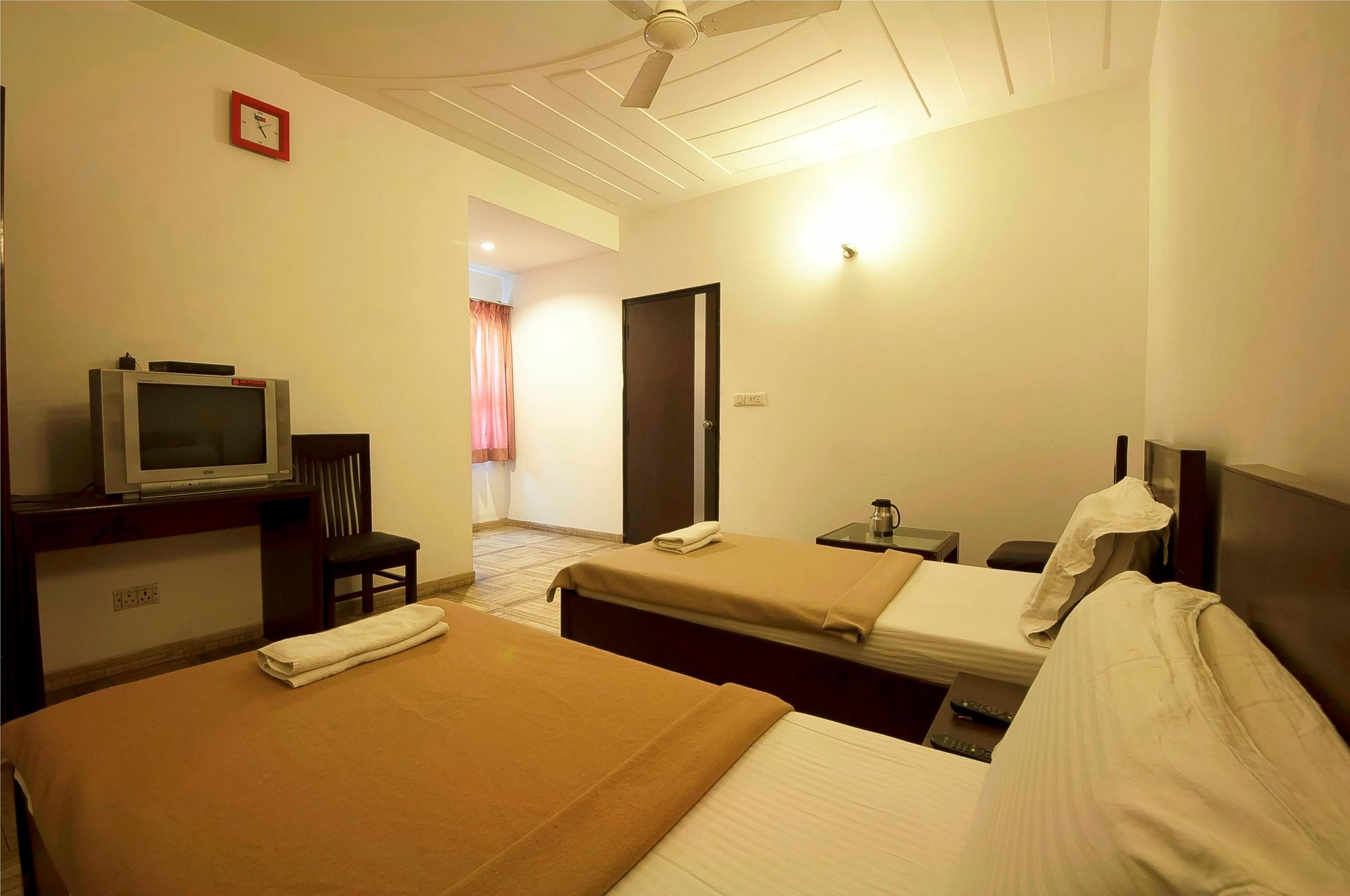 Hotel Lohmod At National Highway 8 - Free Airport Transffer New Delhi Exterior foto